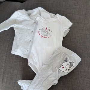 5/20$ 🐕 3-Piece Baby Set with Puppy Motif - White & Light Gray